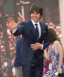 Том Круз (Tom Cruise) Mission Impossible: Rogue Nation Premiere at Times Square (New York, July 27, 2015) - 9xHQ C3c871449675682