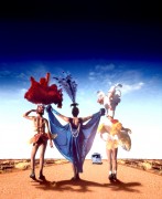 Приключения Присциллы, королевы пустыни / The Adventures of Priscilla, Queen of the Desert (1994) C7c67f451401014