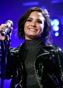 Деми Ловато (Demi Lovato) performing at Wild 94.9's Jingle Ball at the Oracle Arena in Oakland, California, 03.12.2015 (120xHQ) 55bad1453110782