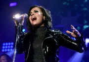 Деми Ловато (Demi Lovato) performing at Wild 94.9's Jingle Ball at the Oracle Arena in Oakland, California, 03.12.2015 (120xHQ) 651951453110375