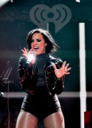 Деми Ловато (Demi Lovato) performing at Wild 94.9's Jingle Ball at the Oracle Arena in Oakland, California, 03.12.2015 (120xHQ) 9e97fa453110694