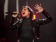 Деми Ловато (Demi Lovato) performing at Wild 94.9's Jingle Ball at the Oracle Arena in Oakland, California, 03.12.2015 (120xHQ) A286c1453111445