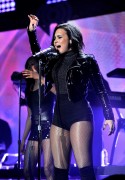 Деми Ловато (Demi Lovato) performing at Wild 94.9's Jingle Ball at the Oracle Arena in Oakland, California, 03.12.2015 (120xHQ) C7fe8b453112239
