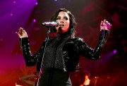 Деми Ловато (Demi Lovato) performing at Wild 94.9's Jingle Ball at the Oracle Arena in Oakland, California, 03.12.2015 (120xHQ) Da13f7453111408