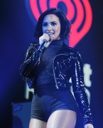 Деми Ловато (Demi Lovato) performing at Wild 94.9's Jingle Ball at the Oracle Arena in Oakland, California, 03.12.2015 (120xHQ) Dce16b453114075