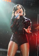 Деми Ловато (Demi Lovato) performing at Wild 94.9's Jingle Ball at the Oracle Arena in Oakland, California, 03.12.2015 (120xHQ) F1983d453110123