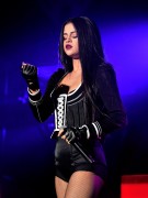 Селена Гомес (Selena Gomez) Performing at Wild 94.9's 2015 Jingle Ball in Oakland, 03.12.2015 (87xHQ) 6ca1fc453120584