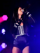 Селена Гомес (Selena Gomez) Performing at Wild 94.9's 2015 Jingle Ball in Oakland, 03.12.2015 (87xHQ) 6e1c53453121572