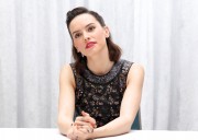 Дэйзи Ридли (Daisy Ridley) 'Star Wars - The Force Awakens' Press Conference in Los Angeles (December 4, 2015) 0205e1454099169