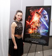 Дэйзи Ридли (Daisy Ridley) 'Star Wars - The Force Awakens' Press Conference in Los Angeles (December 4, 2015) 2a8a75454099029