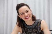 Дэйзи Ридли (Daisy Ridley) 'Star Wars - The Force Awakens' Press Conference in Los Angeles (December 4, 2015) A67dd8454099179