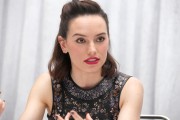 Дэйзи Ридли (Daisy Ridley) 'Star Wars - The Force Awakens' Press Conference in Los Angeles (December 4, 2015) B05eb9454099198