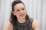 Дэйзи Ридли (Daisy Ridley) 'Star Wars - The Force Awakens' Press Conference in Los Angeles (December 4, 2015) F72dfc454099191