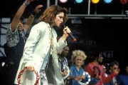 Мадонна (Madonna) – Performing at the Live Aid Concert, 13 July 1985 – 14xHQ + 1xUHQ 2d0f64454995607