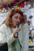 Мадонна (Madonna) – Performing at the Live Aid Concert, 13 July 1985 – 14xHQ + 1xUHQ E7d0b6454995339