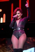 Дженнифер Лопез (Jennifer Lopez) performs Onstage during The Megaton at Madison Square Garden in New York City, 28.10.2015 - 24xHQ 16cf96455017980