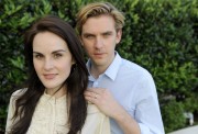 Мишель Докери и Дэн Стивенс (Michelle Dockery, Dan Stevens) TCA Tour Portraits - 9xHQ  B73be4471153300