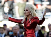 Лэди Гага (Lady Gaga) sings the National Anthem at Super Bowl 50 at Levi's Stadium (Santa Clara, 07.02.2016) - 56хHQ 9ddb5f472489218