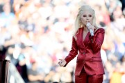 Лэди Гага (Lady Gaga) sings the National Anthem at Super Bowl 50 at Levi's Stadium (Santa Clara, 07.02.2016) - 56хHQ Acb9bd472489176