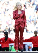 Лэди Гага (Lady Gaga) sings the National Anthem at Super Bowl 50 at Levi's Stadium (Santa Clara, 07.02.2016) - 56хHQ B65483472488438