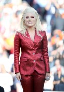 Лэди Гага (Lady Gaga) sings the National Anthem at Super Bowl 50 at Levi's Stadium (Santa Clara, 07.02.2016) - 56хHQ C7c9c9472489775