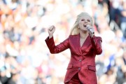 Лэди Гага (Lady Gaga) sings the National Anthem at Super Bowl 50 at Levi's Stadium (Santa Clara, 07.02.2016) - 56хHQ D562d4472488962