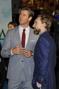 Крис Хемсворт (Chris Hemsworth) In The Heart of the Sea Premiere at Odeon Leicester Square (London, 02.12.2015) (182xHQ) 03a807472780573