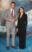 Крис Хемсворт (Chris Hemsworth) In The Heart of the Sea Premiere at Odeon Leicester Square (London, 02.12.2015) (182xHQ) 03fc2a472785751