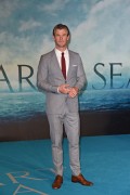 Крис Хемсворт (Chris Hemsworth) In The Heart of the Sea Premiere at Odeon Leicester Square (London, 02.12.2015) (182xHQ) 28ee0c472784381
