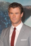 Крис Хемсворт (Chris Hemsworth) In The Heart of the Sea Premiere at Odeon Leicester Square (London, 02.12.2015) (182xHQ) 3268a2472782136