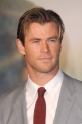 Крис Хемсворт (Chris Hemsworth) In The Heart of the Sea Premiere at Odeon Leicester Square (London, 02.12.2015) (182xHQ) 335e63472782202