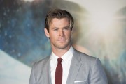 Крис Хемсворт (Chris Hemsworth) In The Heart of the Sea Premiere at Odeon Leicester Square (London, 02.12.2015) (182xHQ) 377d4b472780969