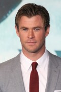 Крис Хемсворт (Chris Hemsworth) In The Heart of the Sea Premiere at Odeon Leicester Square (London, 02.12.2015) (182xHQ) 52a76c472781713