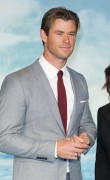 Крис Хемсворт (Chris Hemsworth) In The Heart of the Sea Premiere at Odeon Leicester Square (London, 02.12.2015) (182xHQ) 584f04472783578