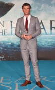 Крис Хемсворт (Chris Hemsworth) In The Heart of the Sea Premiere at Odeon Leicester Square (London, 02.12.2015) (182xHQ) 6775a9472784193