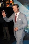 Крис Хемсворт (Chris Hemsworth) In The Heart of the Sea Premiere at Odeon Leicester Square (London, 02.12.2015) (182xHQ) 6782ad472784068