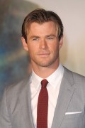 Крис Хемсворт (Chris Hemsworth) In The Heart of the Sea Premiere at Odeon Leicester Square (London, 02.12.2015) (182xHQ) 69b1b0472782213