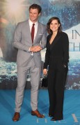 Крис Хемсворт (Chris Hemsworth) In The Heart of the Sea Premiere at Odeon Leicester Square (London, 02.12.2015) (182xHQ) 6cff32472785448