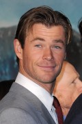 Крис Хемсворт (Chris Hemsworth) In The Heart of the Sea Premiere at Odeon Leicester Square (London, 02.12.2015) (182xHQ) 88b19e472781506
