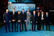 Крис Хемсворт (Chris Hemsworth) In The Heart of the Sea Premiere at Odeon Leicester Square (London, 02.12.2015) (182xHQ) 966374472786915