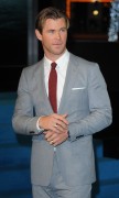 Крис Хемсворт (Chris Hemsworth) In The Heart of the Sea Premiere at Odeon Leicester Square (London, 02.12.2015) (182xHQ) 9c022a472784820