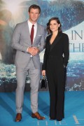 Крис Хемсворт (Chris Hemsworth) In The Heart of the Sea Premiere at Odeon Leicester Square (London, 02.12.2015) (182xHQ) 9dc03f472785665