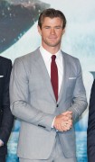 Крис Хемсворт (Chris Hemsworth) In The Heart of the Sea Premiere at Odeon Leicester Square (London, 02.12.2015) (182xHQ) A224b5472783614