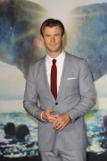 Крис Хемсворт (Chris Hemsworth) In The Heart of the Sea Premiere at Odeon Leicester Square (London, 02.12.2015) (182xHQ) A3d14e472783845