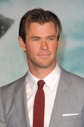 Крис Хемсворт (Chris Hemsworth) In The Heart of the Sea Premiere at Odeon Leicester Square (London, 02.12.2015) (182xHQ) A6a0b7472782052
