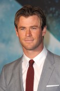 Крис Хемсворт (Chris Hemsworth) In The Heart of the Sea Premiere at Odeon Leicester Square (London, 02.12.2015) (182xHQ) Ba710b472782891