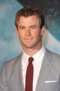 Крис Хемсворт (Chris Hemsworth) In The Heart of the Sea Premiere at Odeon Leicester Square (London, 02.12.2015) (182xHQ) C960d3472782555
