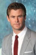 Крис Хемсворт (Chris Hemsworth) In The Heart of the Sea Premiere at Odeon Leicester Square (London, 02.12.2015) (182xHQ) Cfcd19472781700
