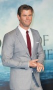 Крис Хемсворт (Chris Hemsworth) In The Heart of the Sea Premiere at Odeon Leicester Square (London, 02.12.2015) (182xHQ) F40613472783480