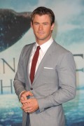 Крис Хемсворт (Chris Hemsworth) In The Heart of the Sea Premiere at Odeon Leicester Square (London, 02.12.2015) (182xHQ) Fb1d1e472783362